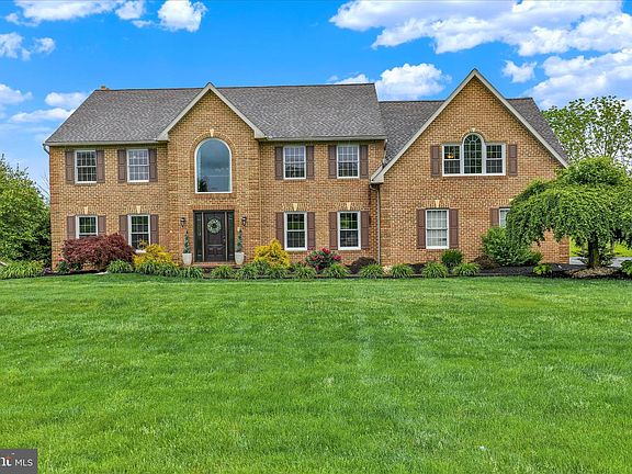 2nd image of 31 Ivy League Dr