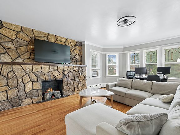 5th image of 2656 N Newcastle Ave