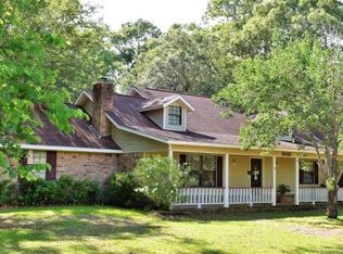 2425 Mangrove Rd, Moss Point, MS 39562