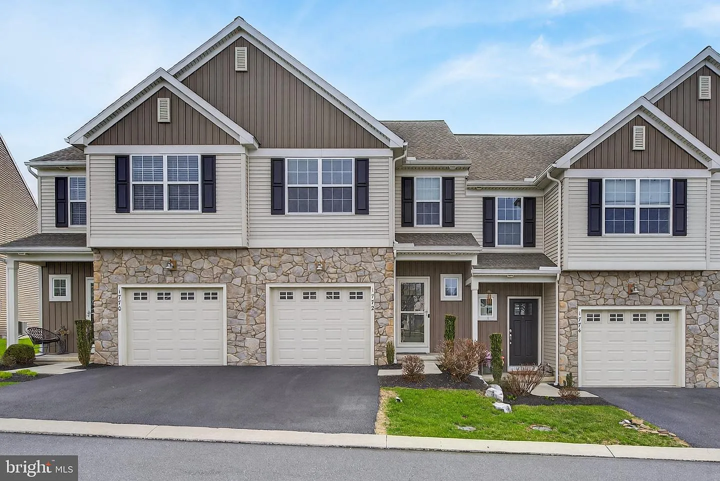 1772 Fairbank Ln photo 1
