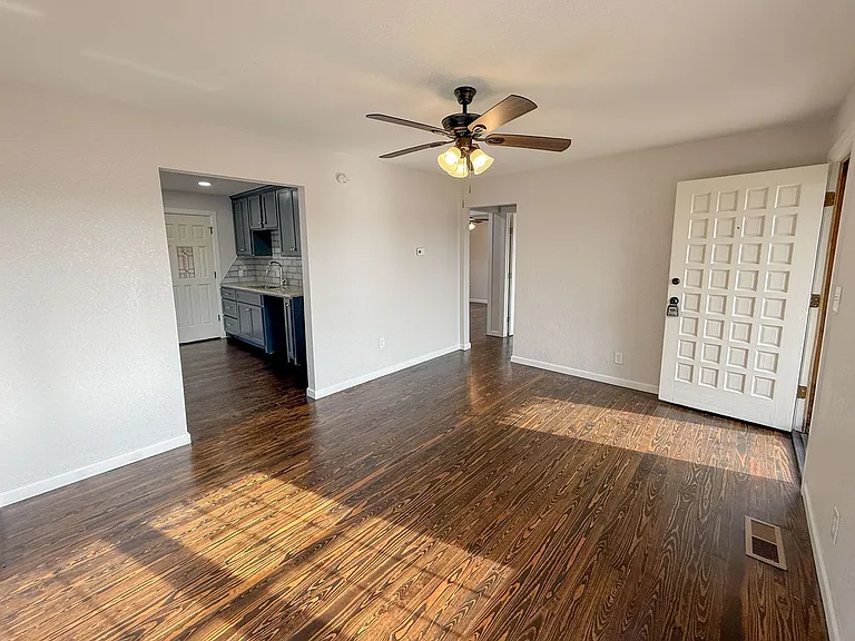203 W Dale St — Photo 4