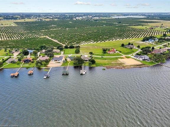 5th image of 582 Sunset Pointe Dr