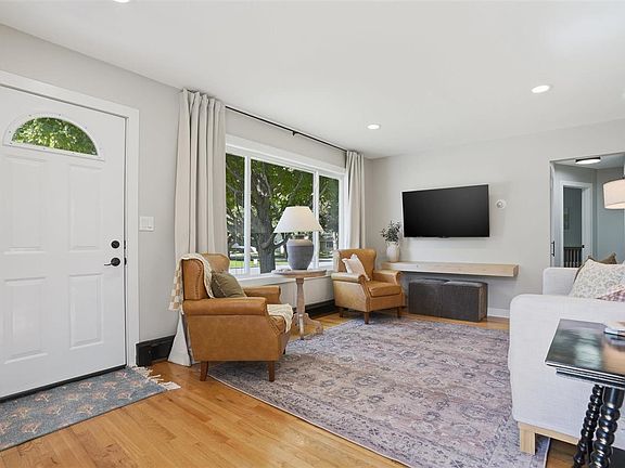 3rd image of 703 F Ave