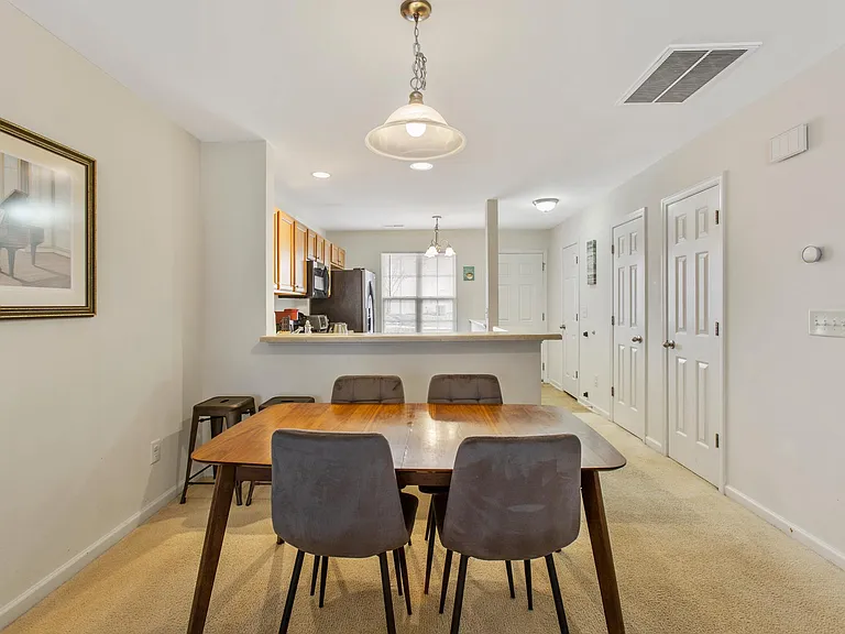 7915 Averette Hill Dr — Photo 6