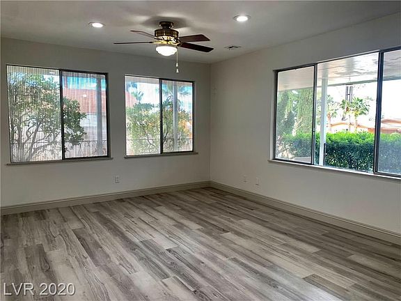 3rd image of 221 E Country Club Dr