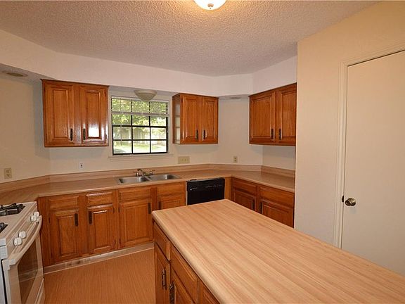 4th image of 9807 Woodshire Dr
