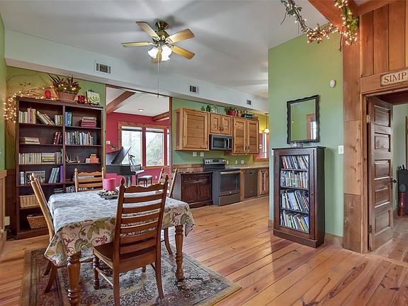 4th image of 202 Greenbriar Dr