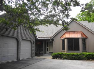 3111 Kisdon Hill Dr, Waukesha, WI 53188