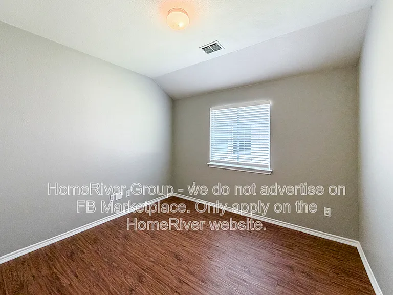 1102 Oak Hollow Ln — Photo 12
