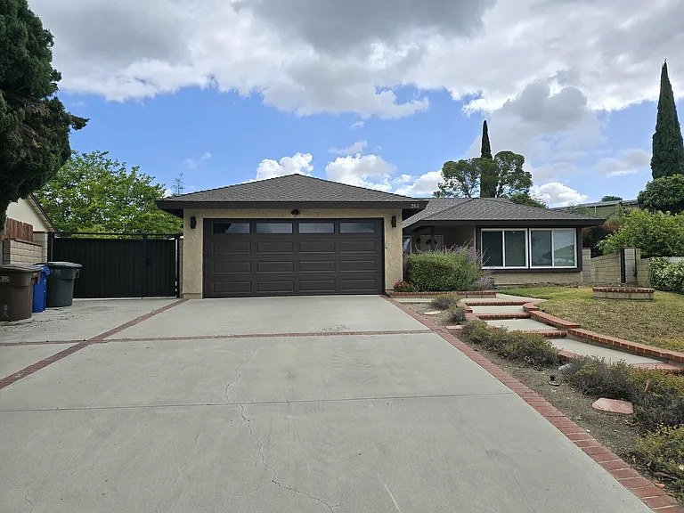 268 Centinary Dr — Photo 2