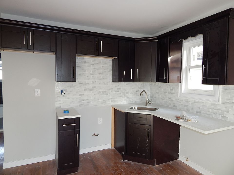 1st image of 117 2 170 Street Saint Albans
