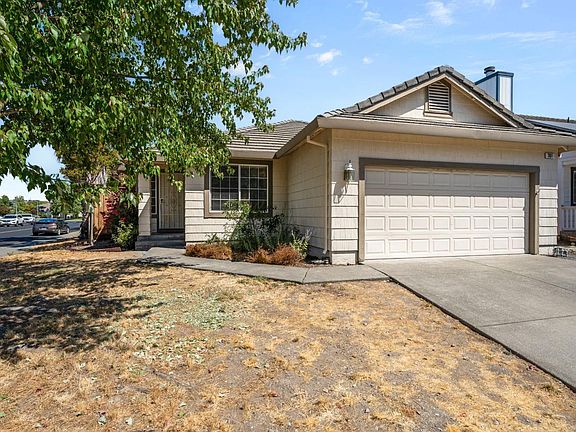 2nd image of 301 Sugar Maple Lane