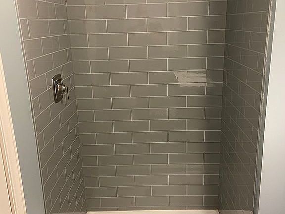 5th image of 108 Woodhill Dr