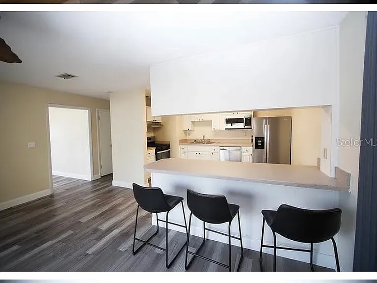 141 W Connecticut Ave — Photo 12