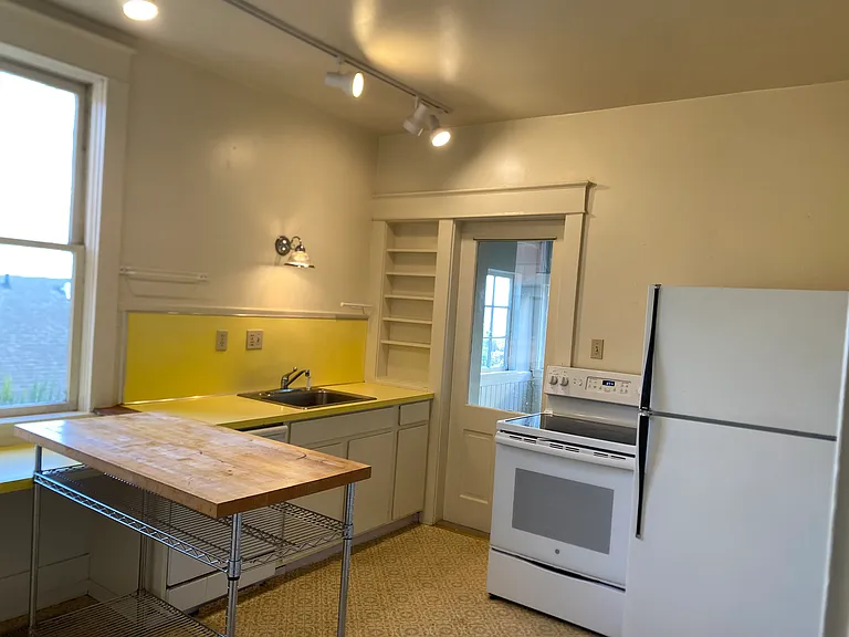 864 8th St #B — Photo 12