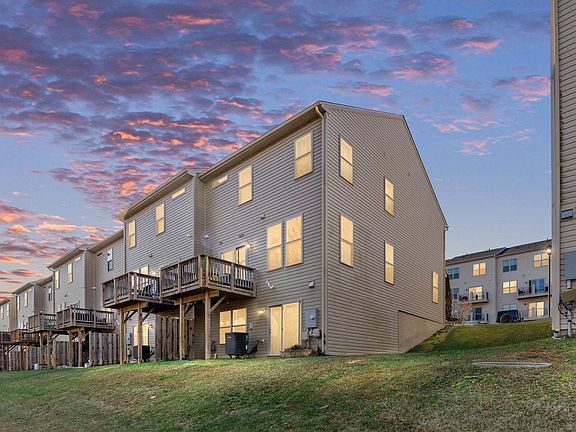 3rd image of 3638 Chippendale Cir
