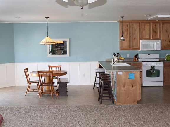 Large and Open Kitchen/Dining/Great Room