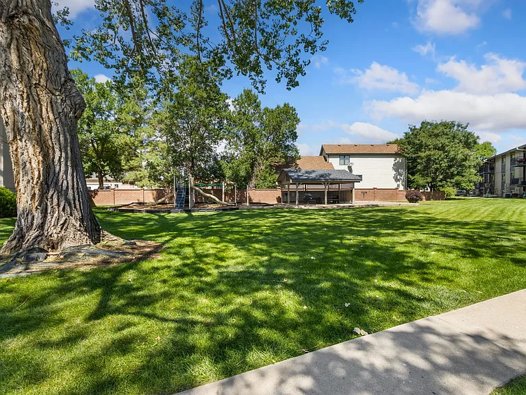 Lakemont Apartments — Photo 43