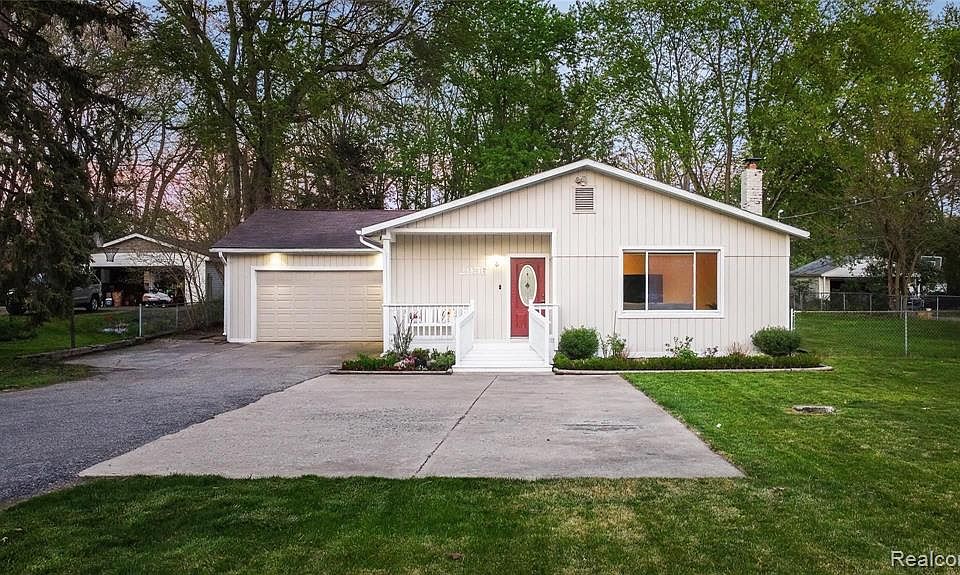 1510 W Oakley Park Rd, Commerce Township, MI 48390 | Zillow