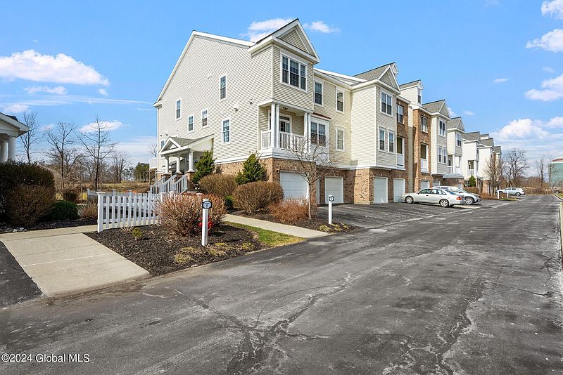 3rd image of 3208 Admirals Walk Drive