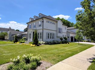 105 W Elizabeth St, Fenton, MI 48430