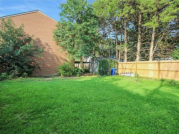 5th image of 101 Bayberry Dr
