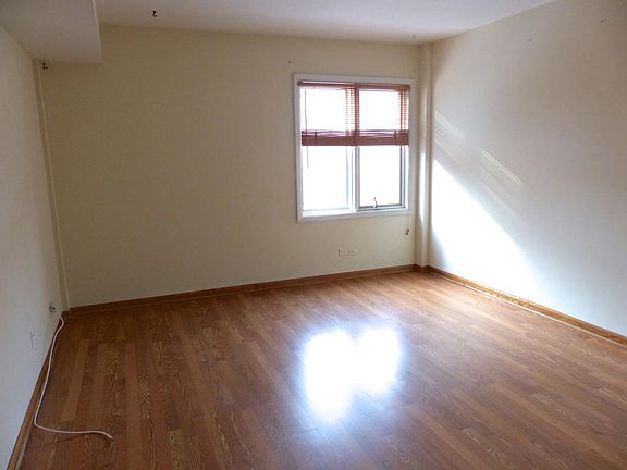 4th image of 2046 Saint Johns Ave APT 3G