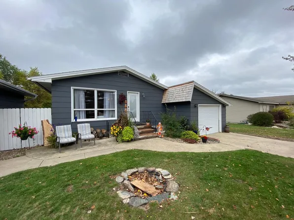 17 2nd St NW, Menahga, MN 56464