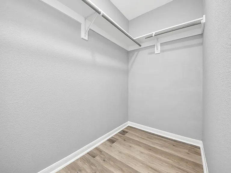 6832 Foster St — Photo 35