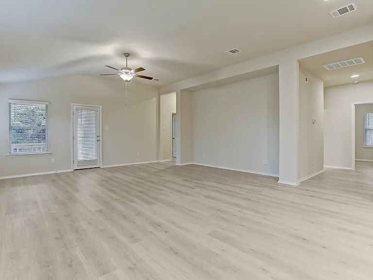 3902 Crockett Ave — Photo 6