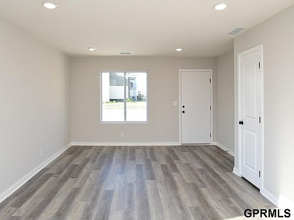 4th image of 3062 Dawn Dr
