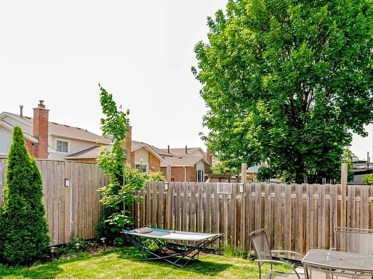 18 Hockley Path #UPPER — Photo 13
