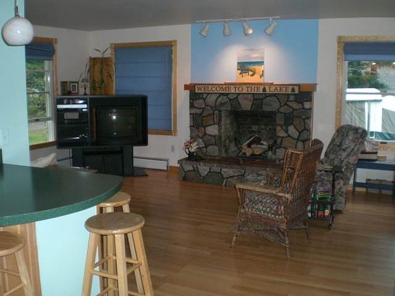 2nd image of 114 LONGVIEW Drive