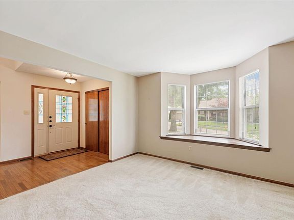 4th image of 2327 Eagles Glen Ct