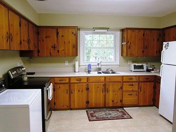 4th image of 908 Oleander Dr SE