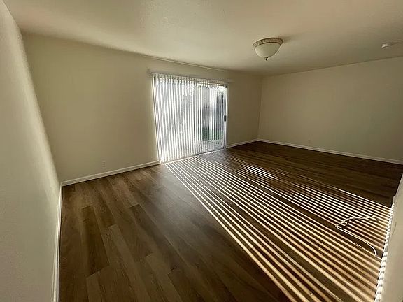 3rd image of 530 Providence Crossing Dr