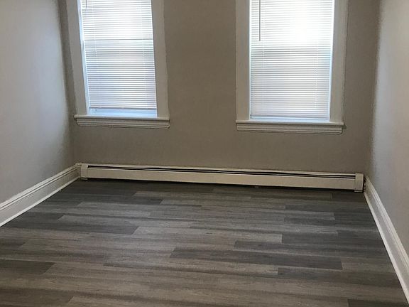 3rd image of 236 Jewett Ave APT 6