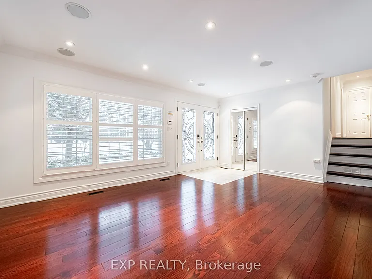 28 Lakeland Cres — Photo 10