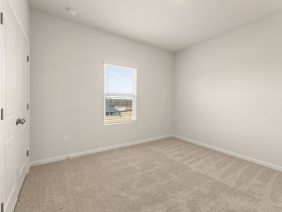 4th image of 719 Hedwig Dr