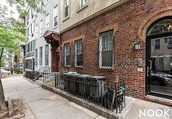 2nd image of 318 Melrose St APT 3L