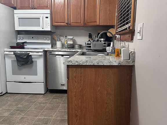 5th image of 21 Amato Dr APT H
