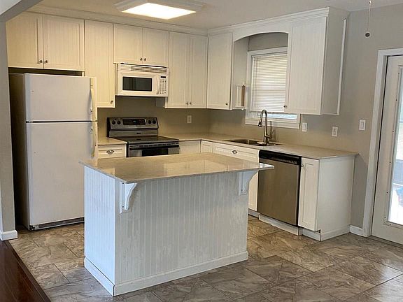 5th image of 4685 Cyril Dr