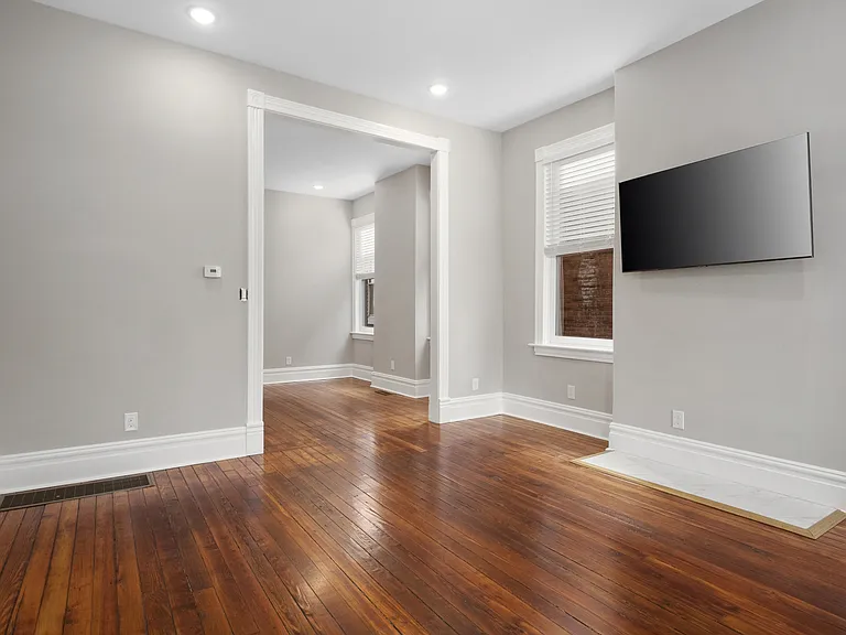4246 Norfolk Ave #1F — Photo 2
