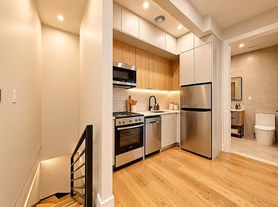 88 Manhattan Ave