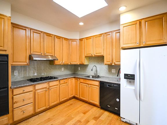 5th image of 513 Price St