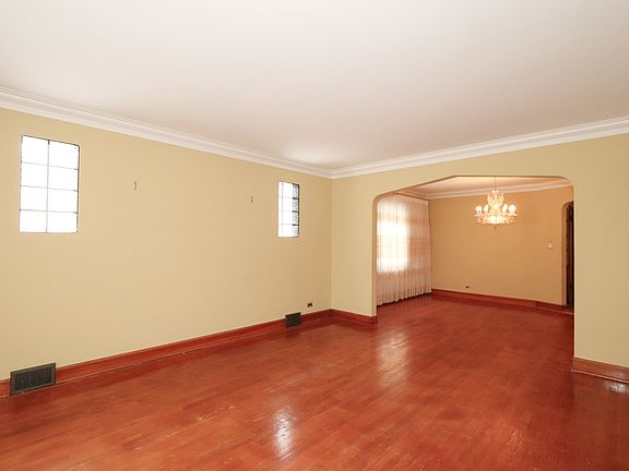 5th image of 2036 N Nordica Ave