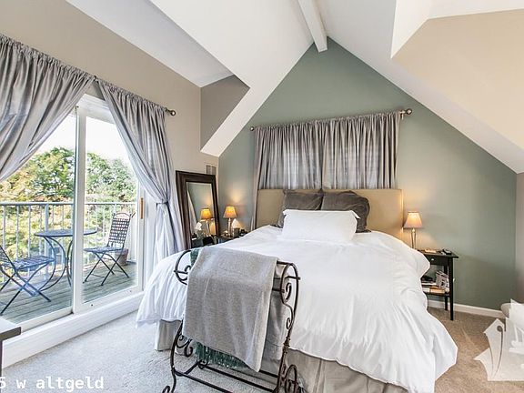 4th image of 1635 W Altgeld St #1627