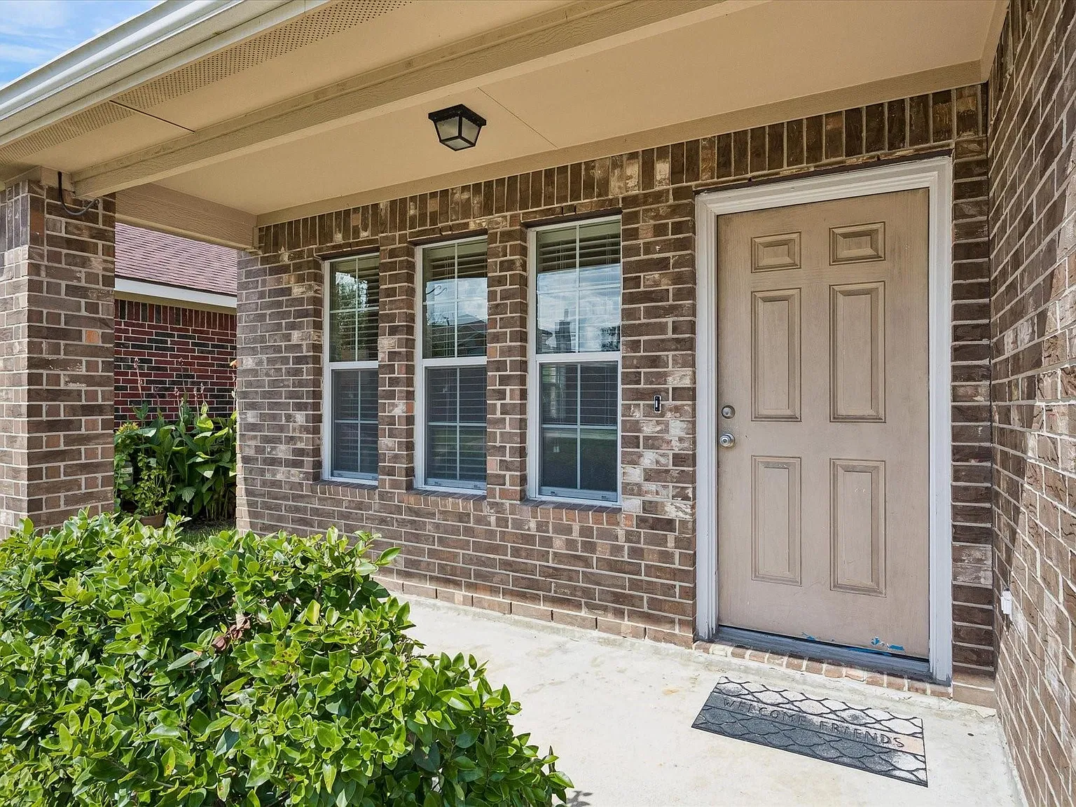 4 bed, 2.5 bath, 2066 sqft, $2,150 — Photo 3