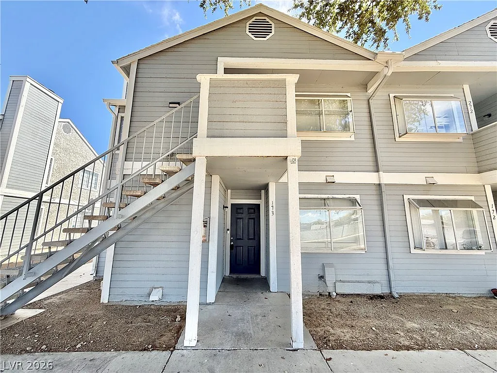 2 bed, 1.0 bath, 3212 sqft, $1,190 — Photo 2