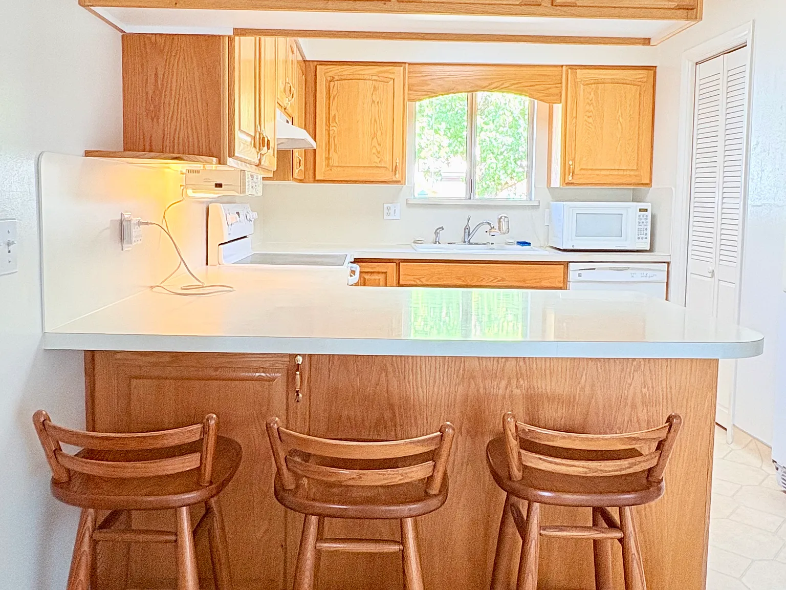 5 bed, 2425 sqft, $3,200 — Photo 4